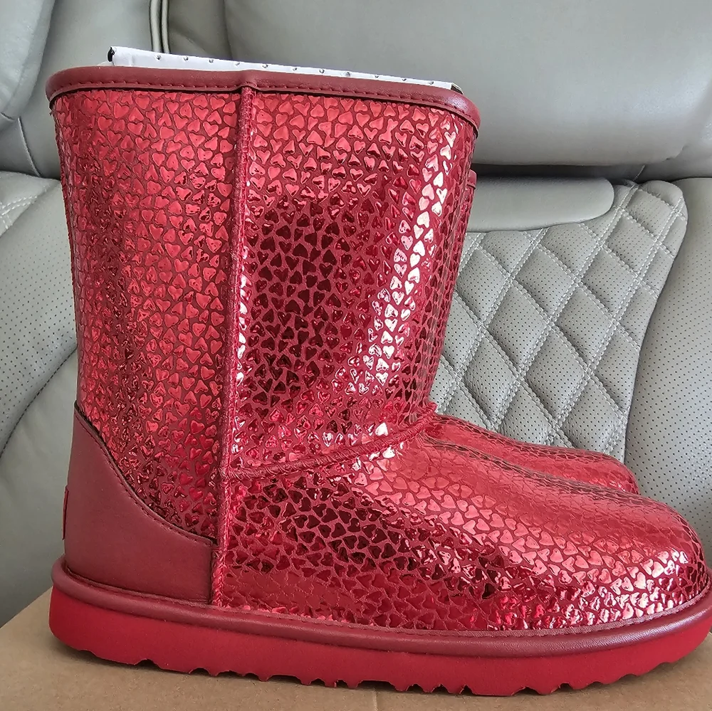 NIB UGG Girls' Classic II Gel Hearts Boots (Youth) Size 5